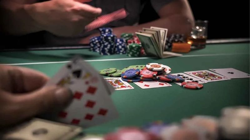 Tay Bài Và Thứ Bậc Trong Poker Texas Hold’em Dễ Hiểu