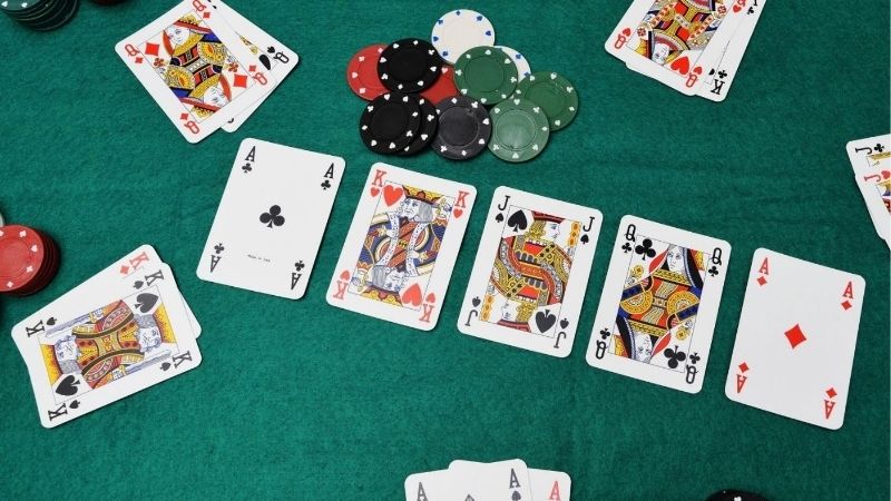 Thứ Tự Poker | So Sức Giữa Thùng Và Cù Lũ Cái Nào Lớn Hơn?